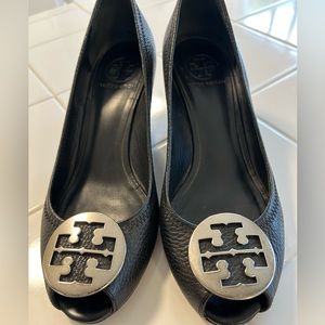 Tory Burch Sally Peep Toe Black Leather Wedge Heel 9M